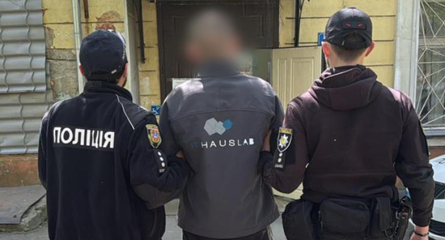 Черноморск: грабитель «заговорил» жертву и отобрал украшения на 35 тыс. гривен Черноморск: грабитель «заговорил» жертву и отобрал украшения на 35 тыс. гривен