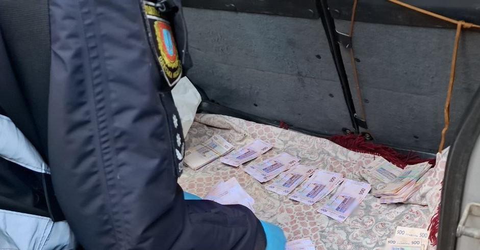 Двое жителей Одесской области помогали мужчинам оформить инвалидность и выехать за границу Двое жителей Одесской области помогали мужчинам оформить инвалидность и выехать за границу