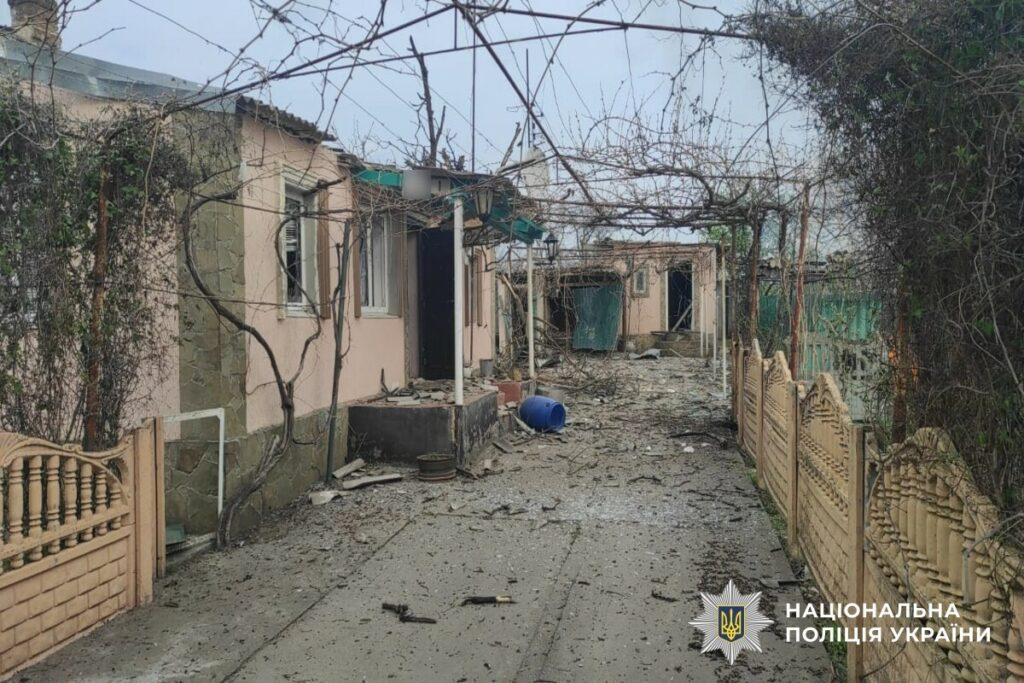 У Херсонській області внаслідок російських обстрілів одна людина загинула та 16 поранені
