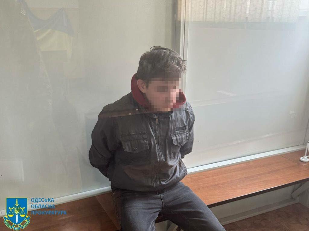 На Одещині викрили трьох молодиків, які підпалювали автівки військових і об’єкти Укрзалізниці