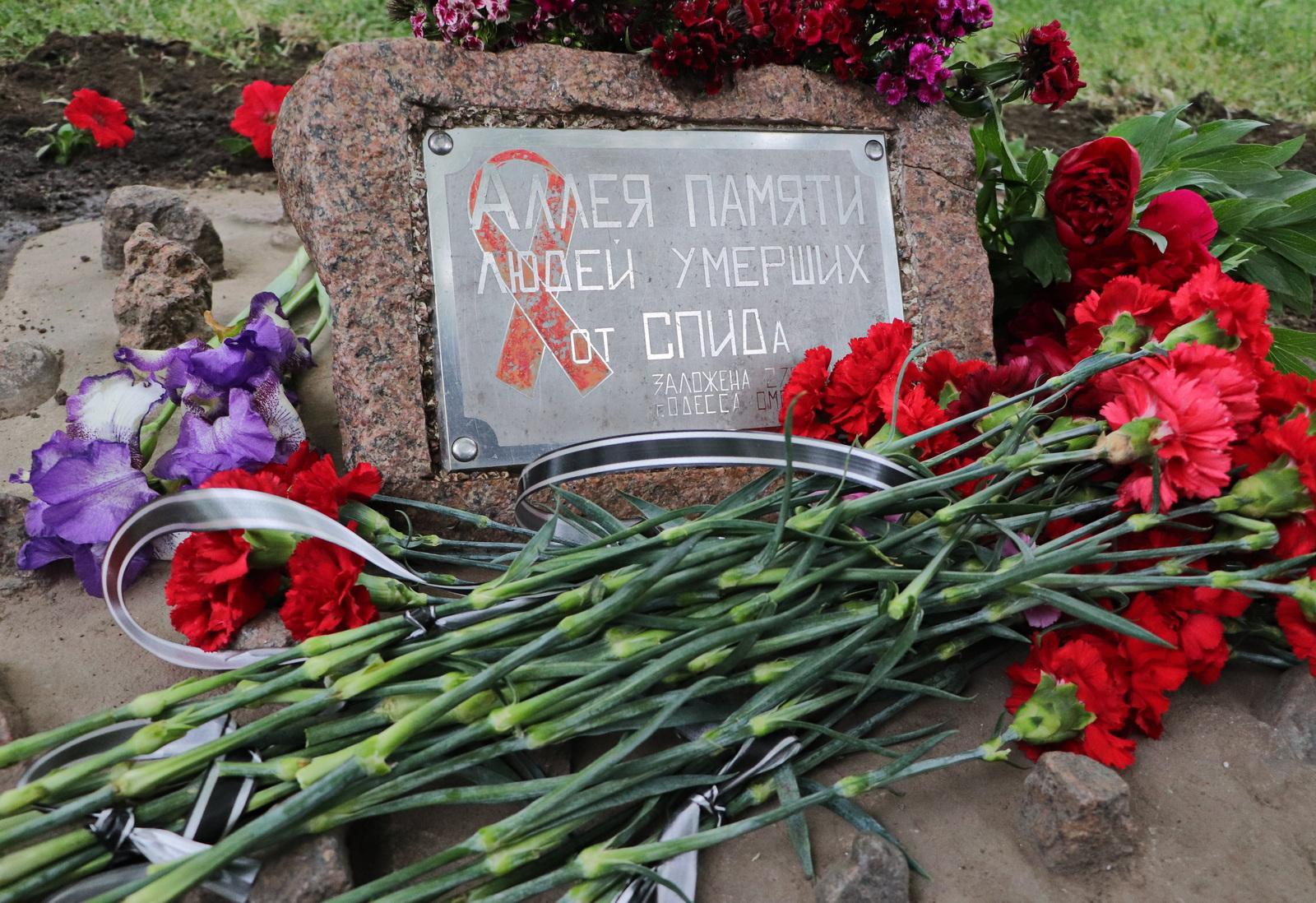 В Одесі провели акцію до Всесвітнього Дня пам’яті людей, які померли від СНІДу В Одесі провели акцію до Всесвітнього Дня пам’яті людей, які померли від СНІДу