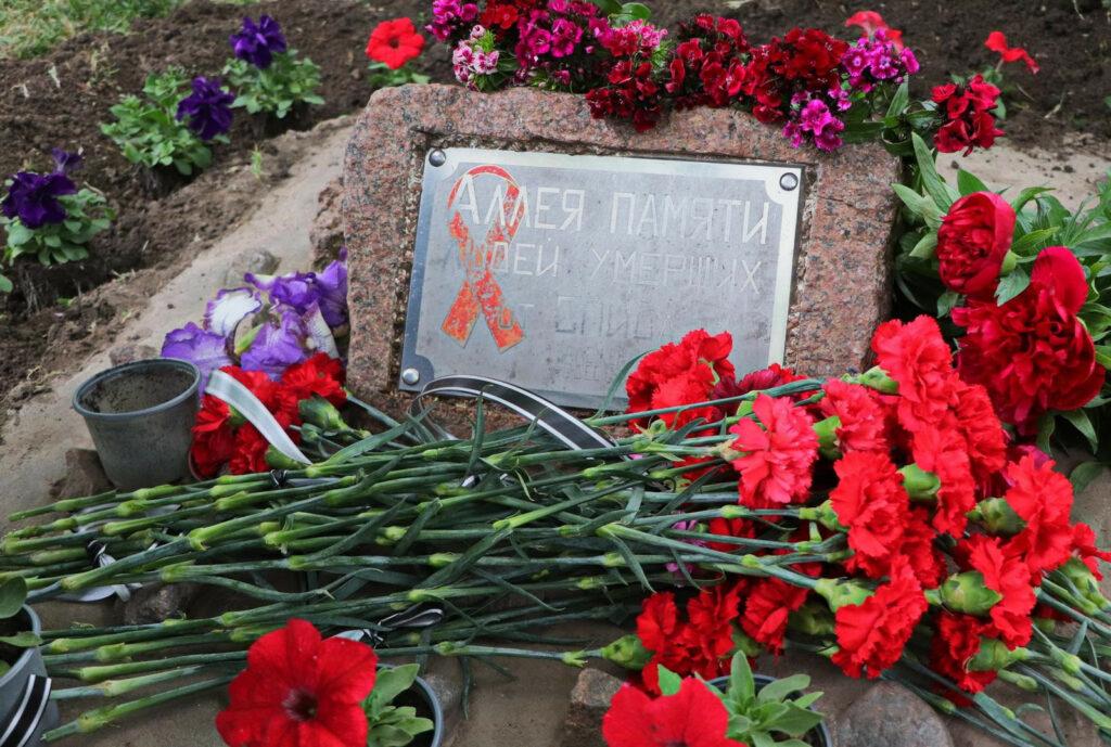 В Одессе провели акцию ко Всемирному Дню памяти людей, умерших от СПИДа