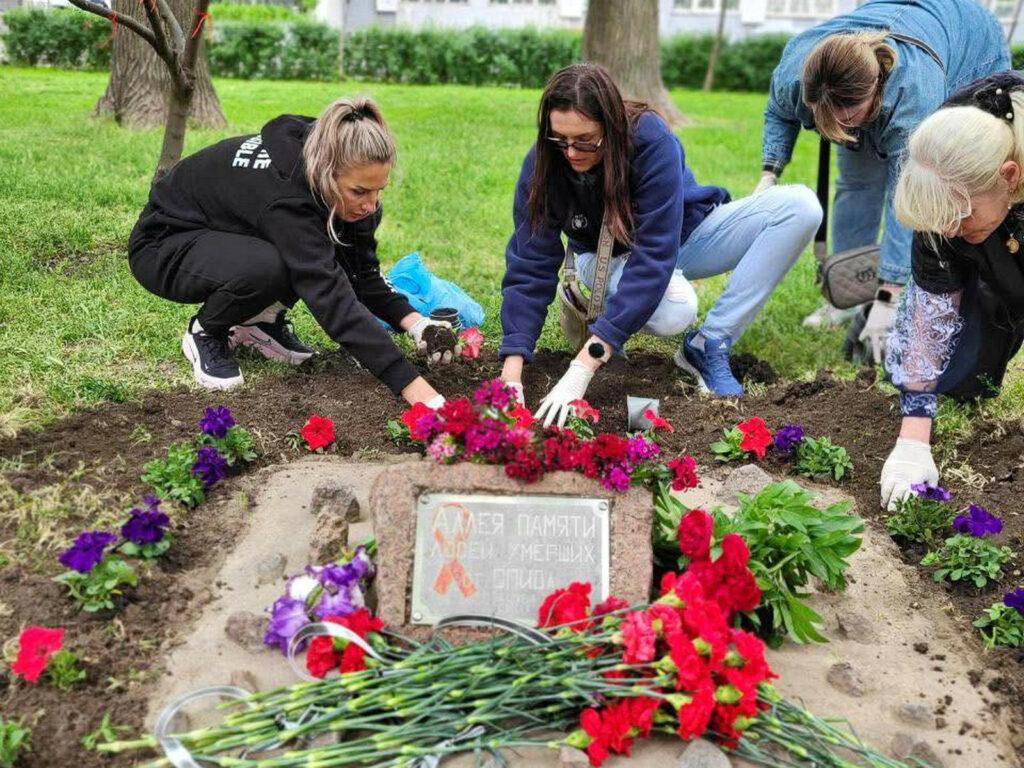В Одессе провели акцию ко Всемирному Дню памяти людей, умерших от СПИДа