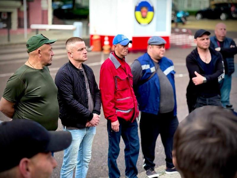 Будуватимуть фортифікації: одеські комунальники поїхали на донецький напрямок