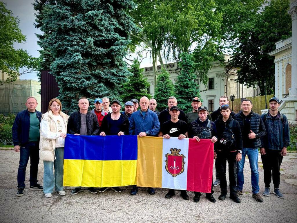 Будуватимуть фортифікації: одеські комунальники поїхали на донецький напрямок