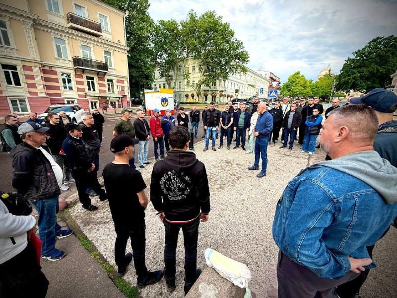 Будуватимуть фортифікації: одеські комунальники поїхали на донецький напрямок