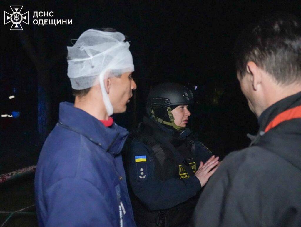 Масована російська атака на Одесу: в ДСНС показали фото ліквідації наслідків