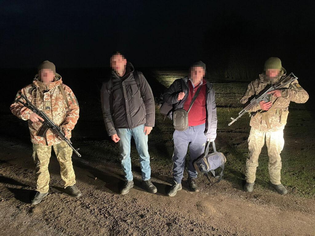 Двоє жителів Одещини незаконно переправляли чоловіків призовного віку до Молдови (фото)