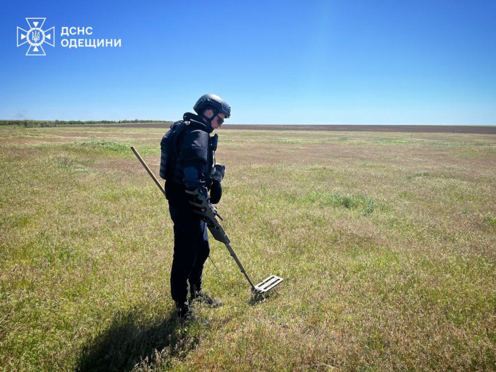 Одеські піротехніки розміновують деокуповані території (фото)