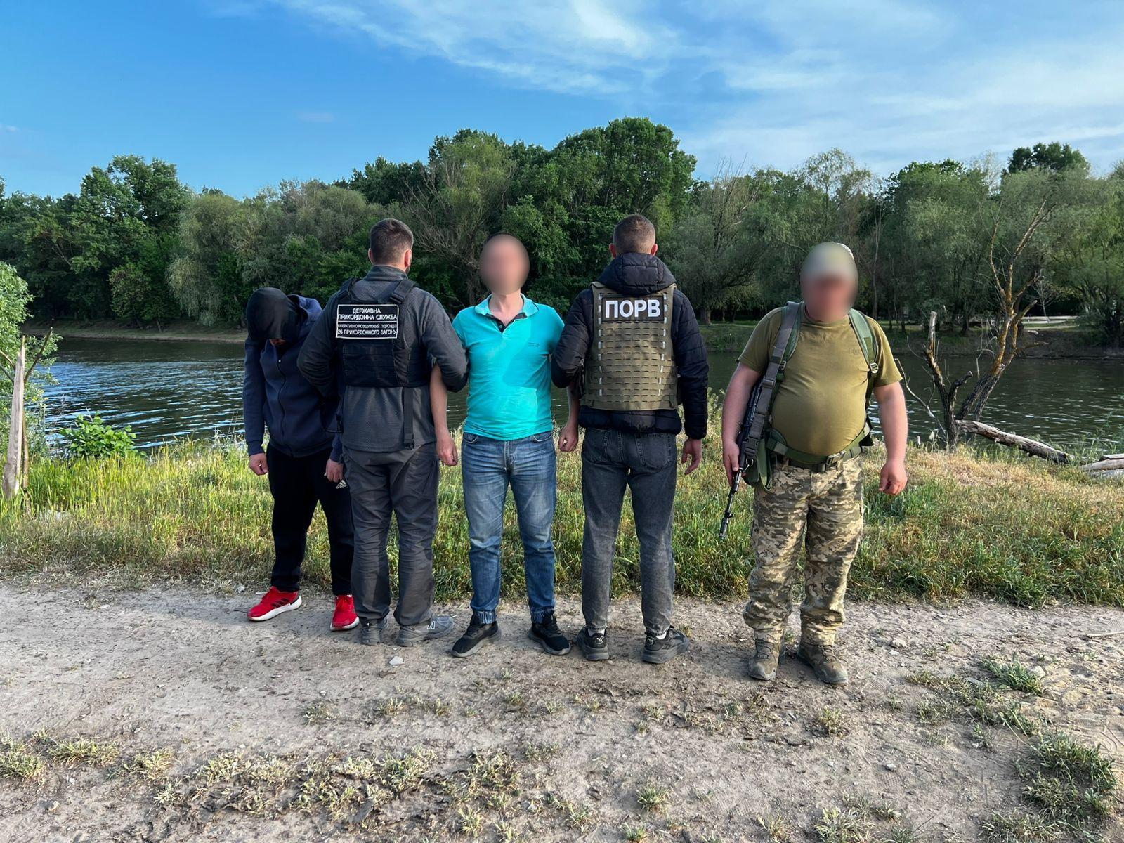 Подорож на електрокарі та човні: одеські прикордонники викрили схему незаконного переправлення чоловіків Подорож на електрокарі та човні: одеські прикордонники викрили схему незаконного переправлення чоловіків