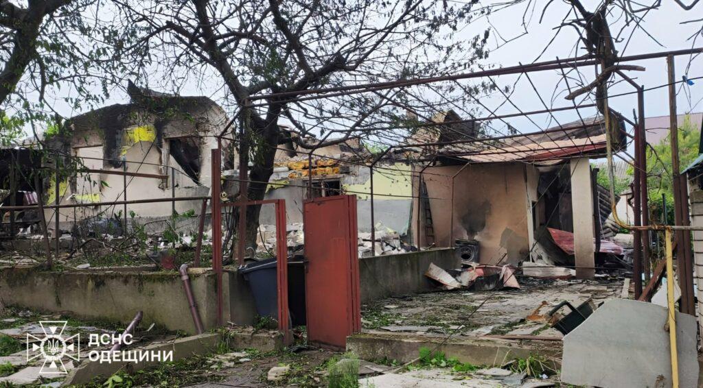 Разрушены дома, пострадали люди: спасатели показали последствия российской атаки по Одесской области (фото)