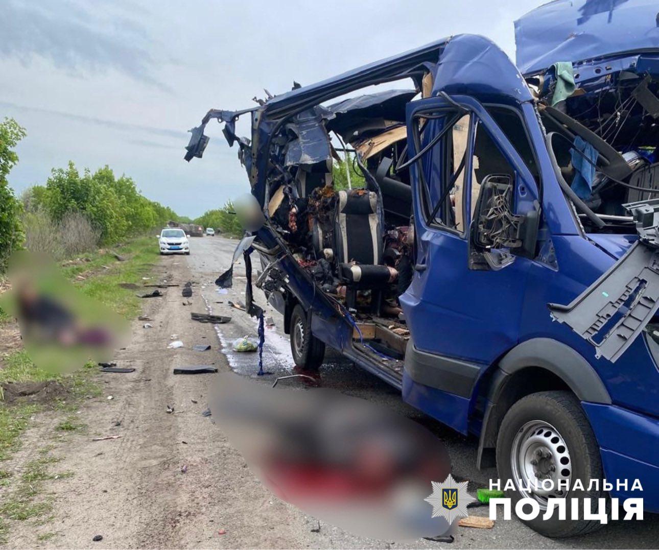 Росіяни атакували маршрутку з цивільними на Сумщині – загинули дев’ять людей