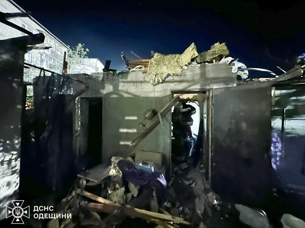 Разрушены дома, пострадали люди: спасатели показали последствия российской атаки по Одесской области (фото)