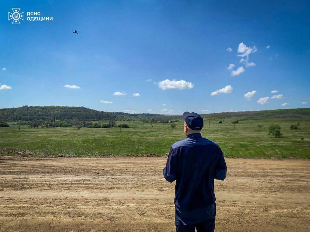 Одеські рятувальники за допомогою БПЛА виявляють паліїв (фото)