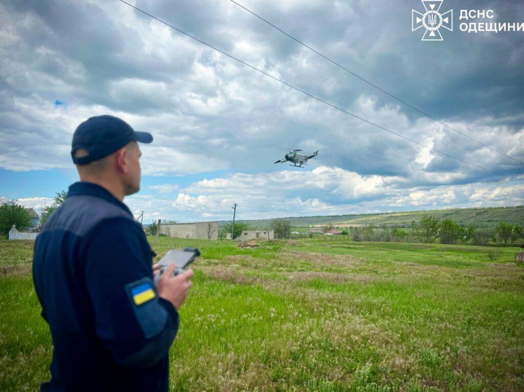 Одеські рятувальники за допомогою БПЛА виявляють паліїв (фото)