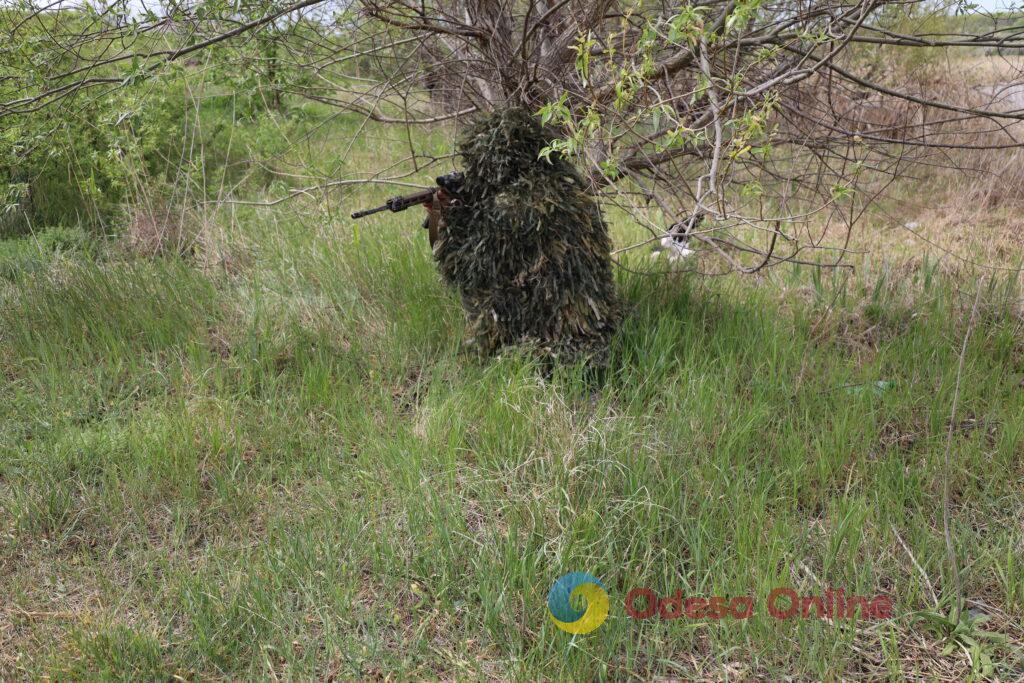 Швидкісні човни, моментальний вихід на позиції та майстерне маскування: один день з воїнами 40-ї окремої бригади берегової оборони