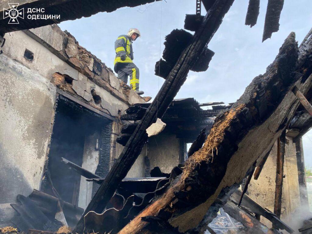 Вогнеборці гасили пожежу в приватному будинку на Одещині (фото)