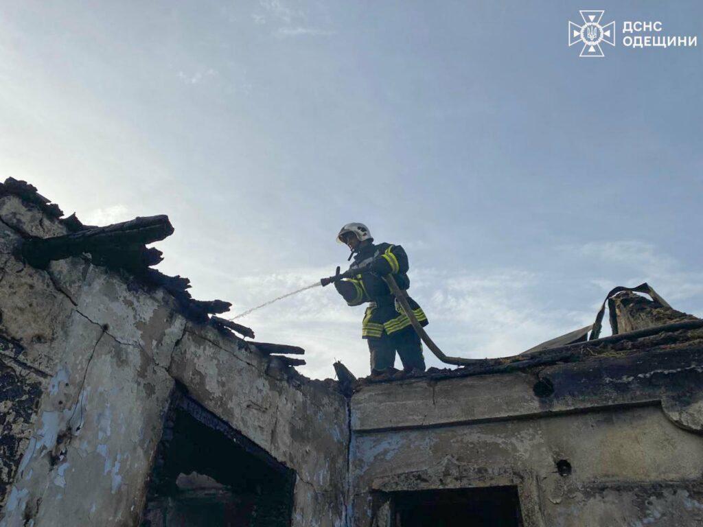 Вогнеборці гасили пожежу в приватному будинку на Одещині (фото)