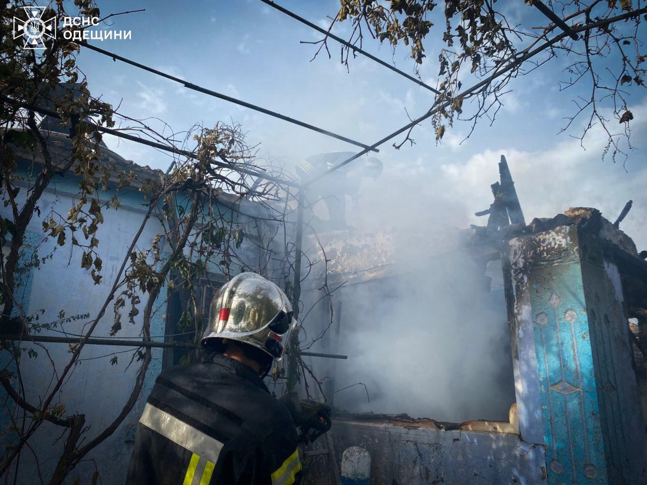 Вогнеборці гасили пожежу в приватному будинку на Одещині (фото)