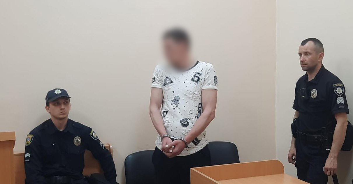 Вирішив налякати і прострілив обличчя односельцю: поліція затримала жителя Одеської області Вирішив налякати і прострілив обличчя односельцю: поліція затримала жителя Одеської області