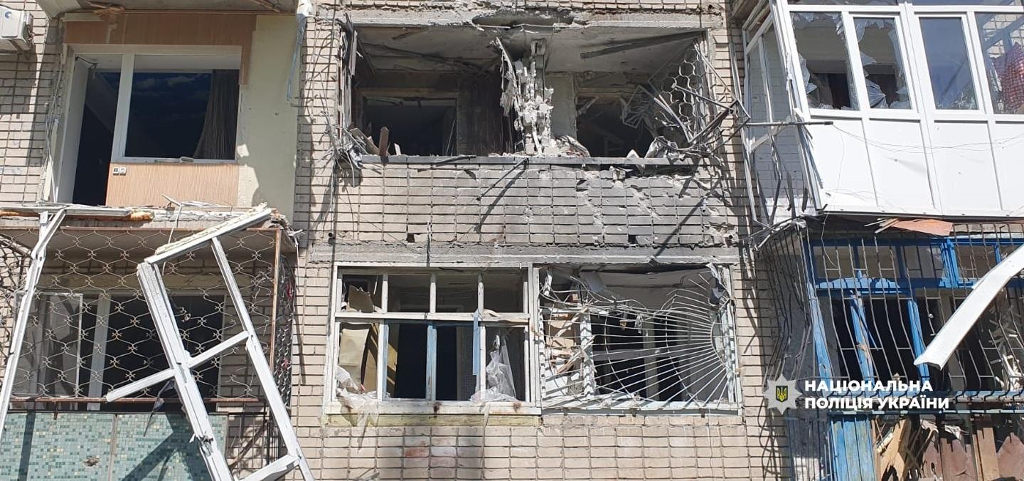 За добу на Херсонщині внаслідок російських ударів загинула людина, пошкоджено будинки та автомобілі За добу на Херсонщині внаслідок російських ударів загинула людина, пошкоджено будинки та автомобілі