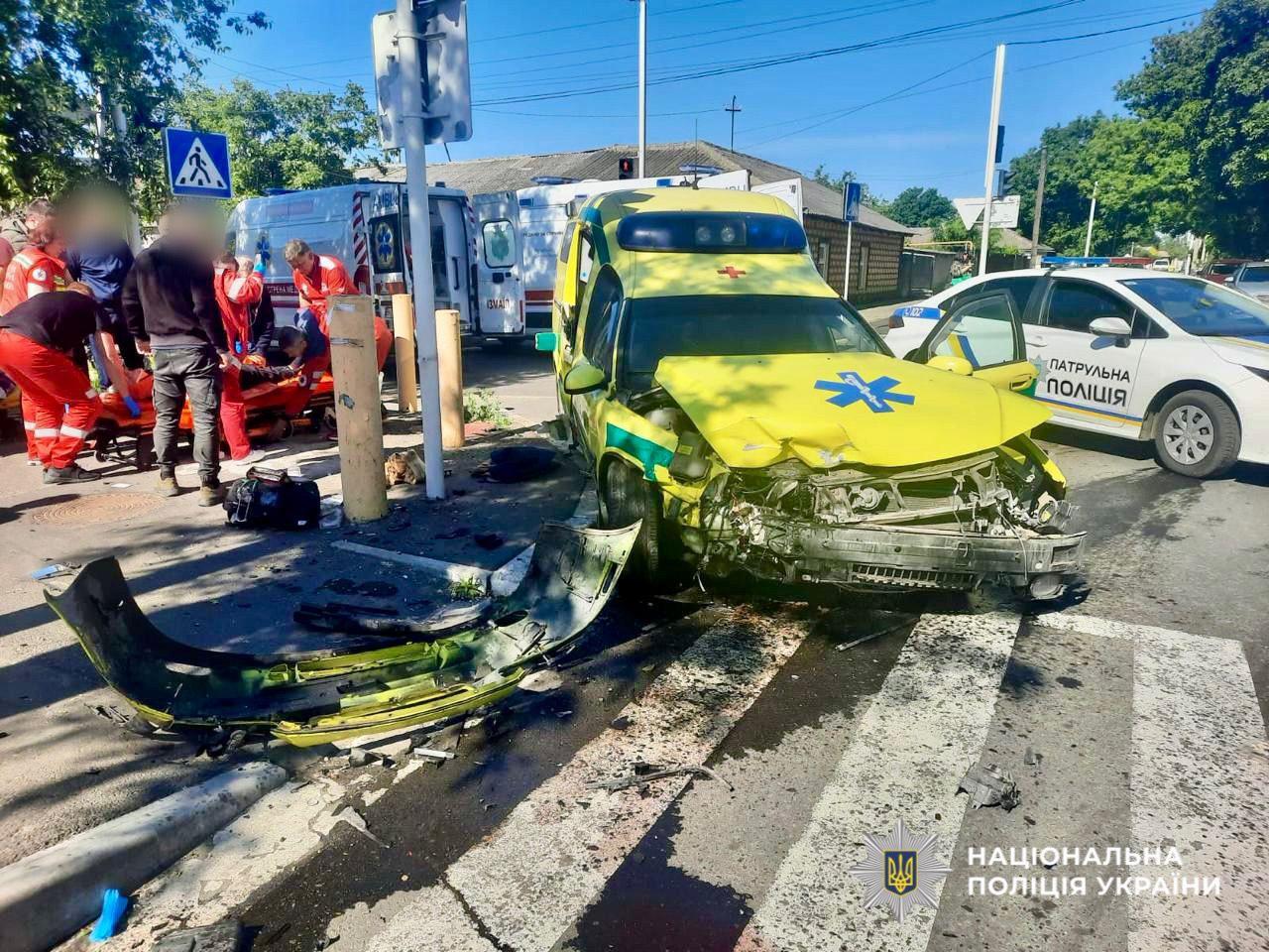 Не поступився дорогою «швидкій»: на Одещині сталася смертельна ДТП (фото) Не поступився дорогою «швидкій»: на Одещині сталася смертельна ДТП (фото)