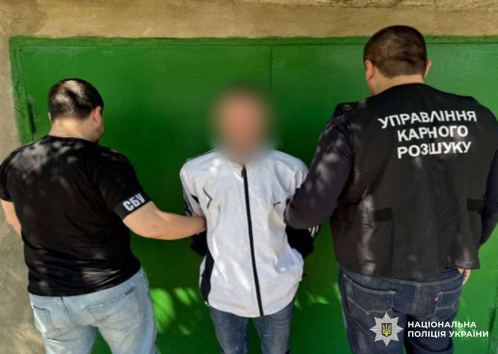 На Одещині викрили трьох молодиків, які підпалювали автівки військових і об’єкти Укрзалізниці