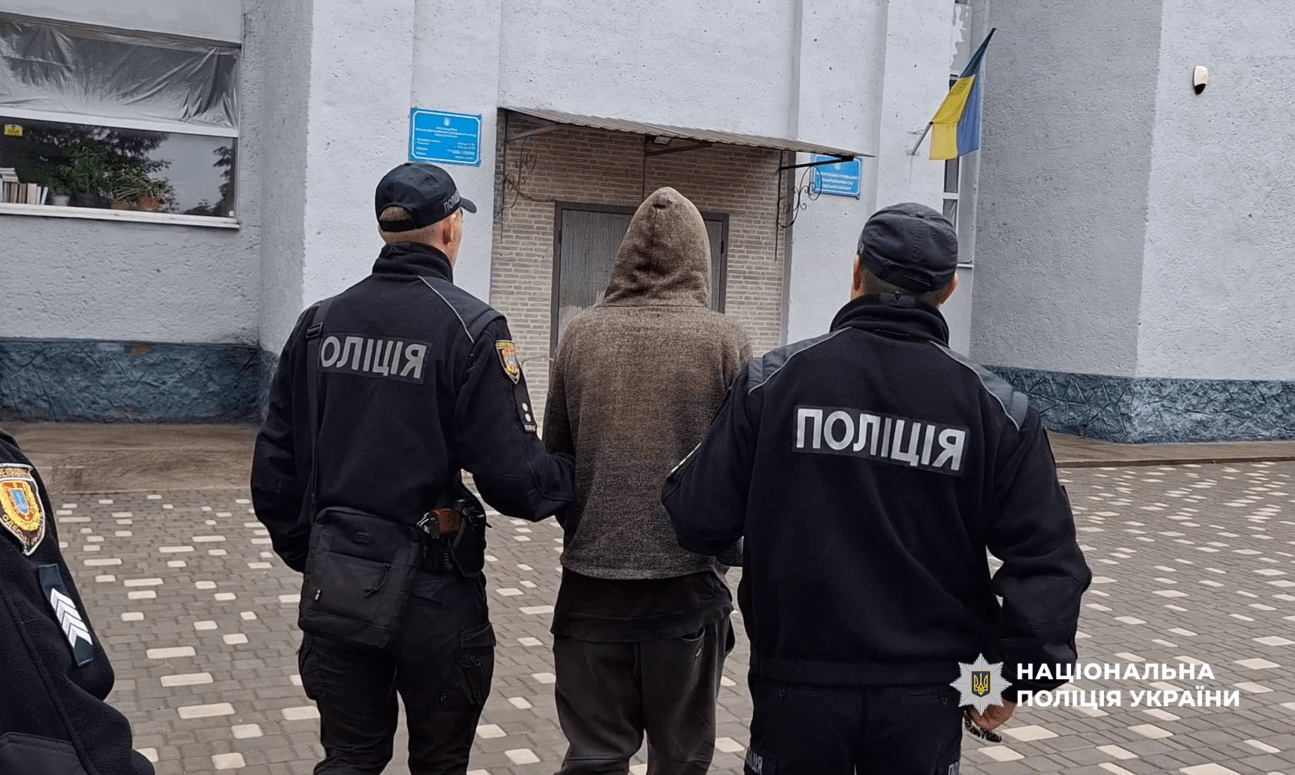 На Одещині двоє братів напали з молотком на літню жінку заради її пенсії На Одещині двоє братів напали з молотком на літню жінку заради її пенсії