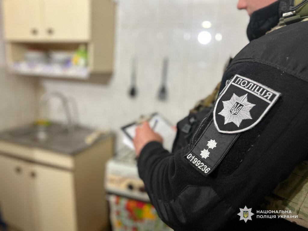 Отомстила за дитя: одесситка ударила ножом друга сына