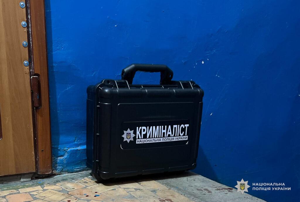 Помстилася за дитину: одеситка вдарила ножем друга сина
