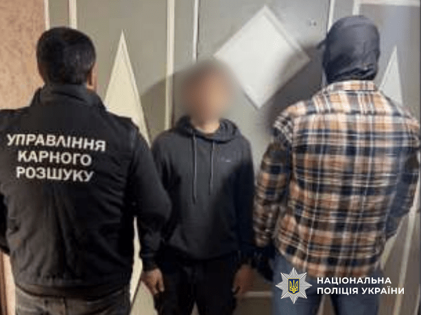 На Одещині викрили трьох молодиків, які підпалювали автівки військових і об’єкти Укрзалізниці