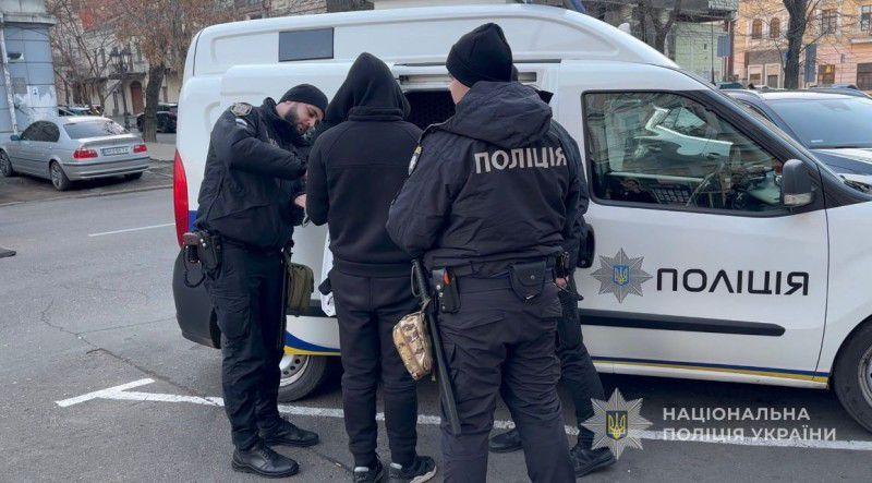 Завладел имуществом, угрожая ножом: винничанин совершил разбойное нападение на супружескую пару в Одессе