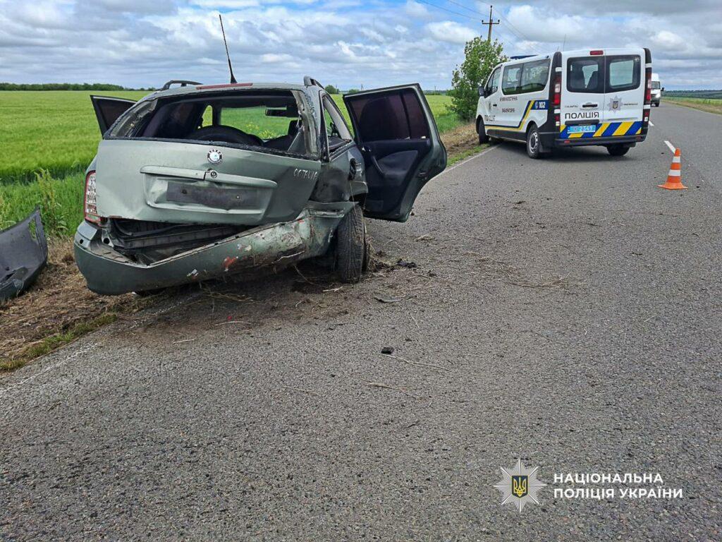 В Одесской области автомобиль на скорости слетел с дороги и перевернулся