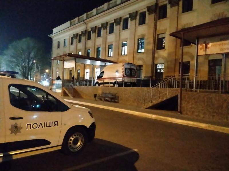 Вдарив жінку ножем у шию: жителю Одещини загрожує чималий термін ув’язнення Вдарив жінку ножем у шию: жителю Одещини загрожує чималий термін ув’язнення