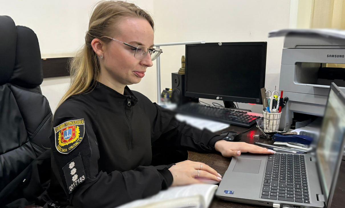 Лопатою по голові: двоє мешканців Одеської напали на односельця та співмешканку Лопатою по голові: двоє мешканців Одеської напали на односельця та співмешканку
