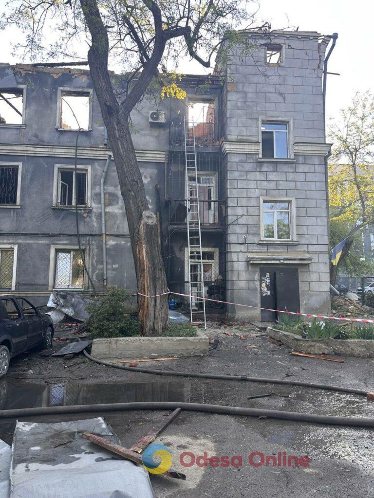Зруйновані будинки та згорілі автомобілі: фоторепортаж та свідчення очевидців з місця «прильотів» в Одесі