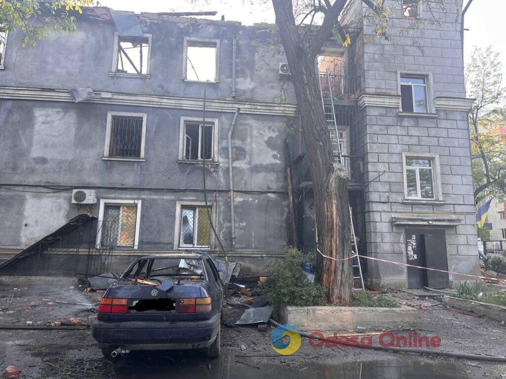 Зруйновані будинки та згорілі автомобілі: фоторепортаж та свідчення очевидців з місця «прильотів» в Одесі