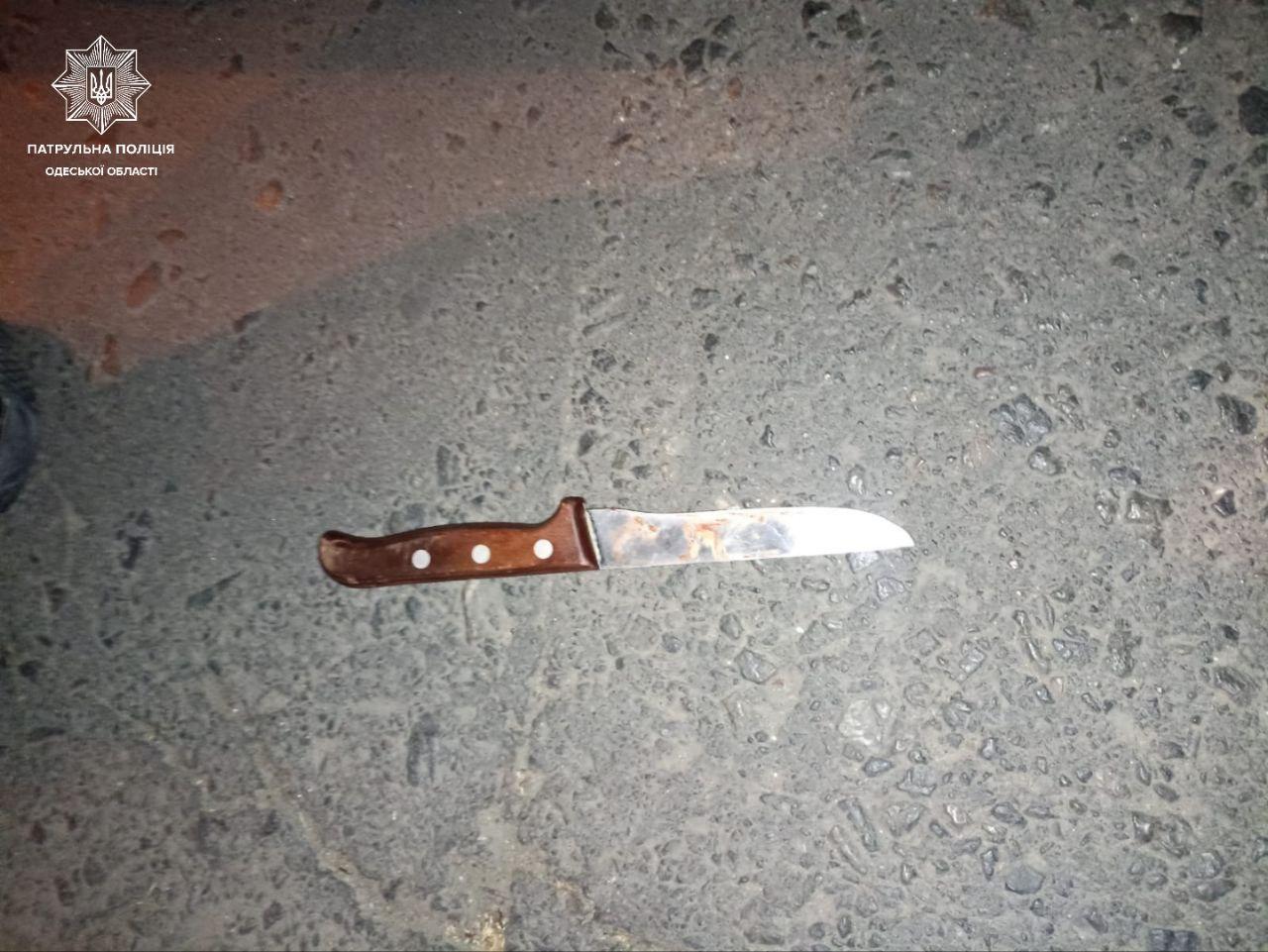 В Одессе задержали двух человек, нанесших ножевое ранение мужчине (фото) В Одессе задержали двух человек, нанесших ножевое ранение мужчине (фото)