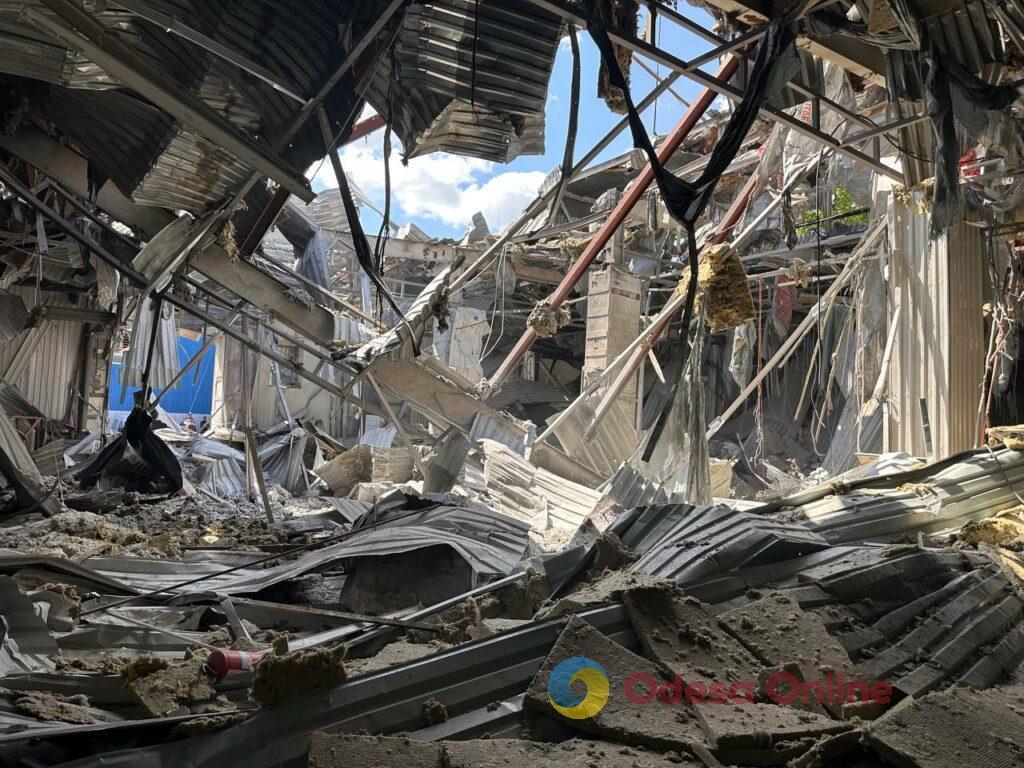 Внаслідок ворожої атаки пошкоджено відділення “Нової пошти” в Одесі (фоторепортаж)