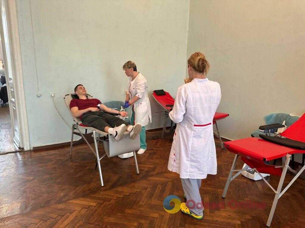 ОНУ імені Мечникова до 160-річчя збирає 160 донорів: кров здали вже майже 100 людей (фото, відео)
