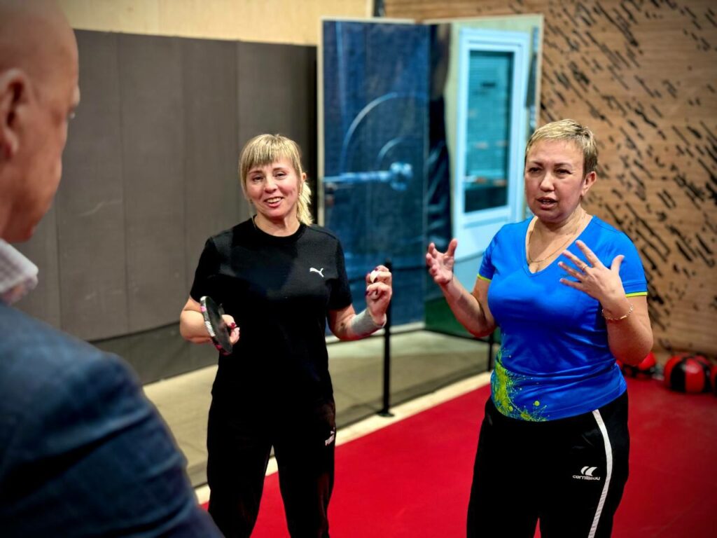 Настільний теніс як спосіб реабілітації: в Одесі перевірили спортклуб на безбар’єрність