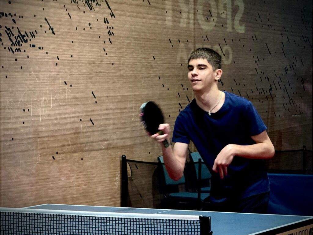 Настільний теніс як спосіб реабілітації: в Одесі перевірили спортклуб на безбар’єрність