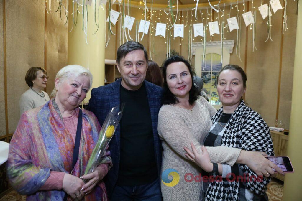 «Артистка побачила дівчат, які взимку прийшли на виставу у бомбосховищі в сукнях та з квітами – і розплакалася», – Олександр Книга про сьогодення Херсонського музично-драматичного театру