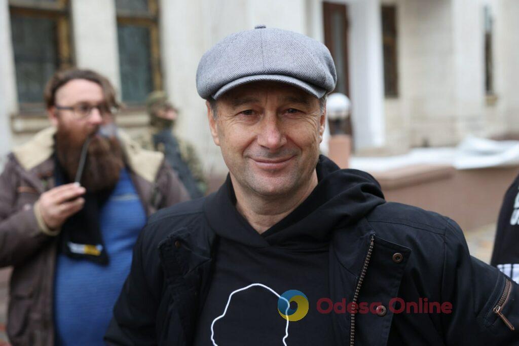 «Артистка побачила дівчат, які взимку прийшли на виставу у бомбосховищі в сукнях та з квітами – і розплакалася», – Олександр Книга про сьогодення Херсонського музично-драматичного театру