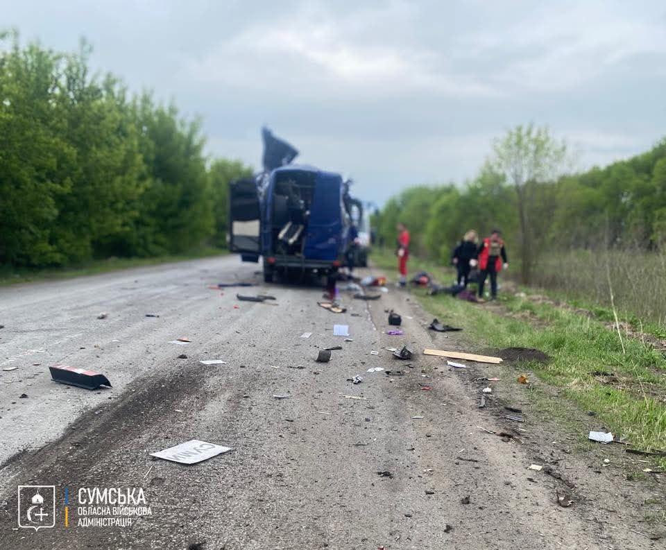 Росіяни атакували маршрутку з цивільними на Сумщині – загинули дев’ять людей