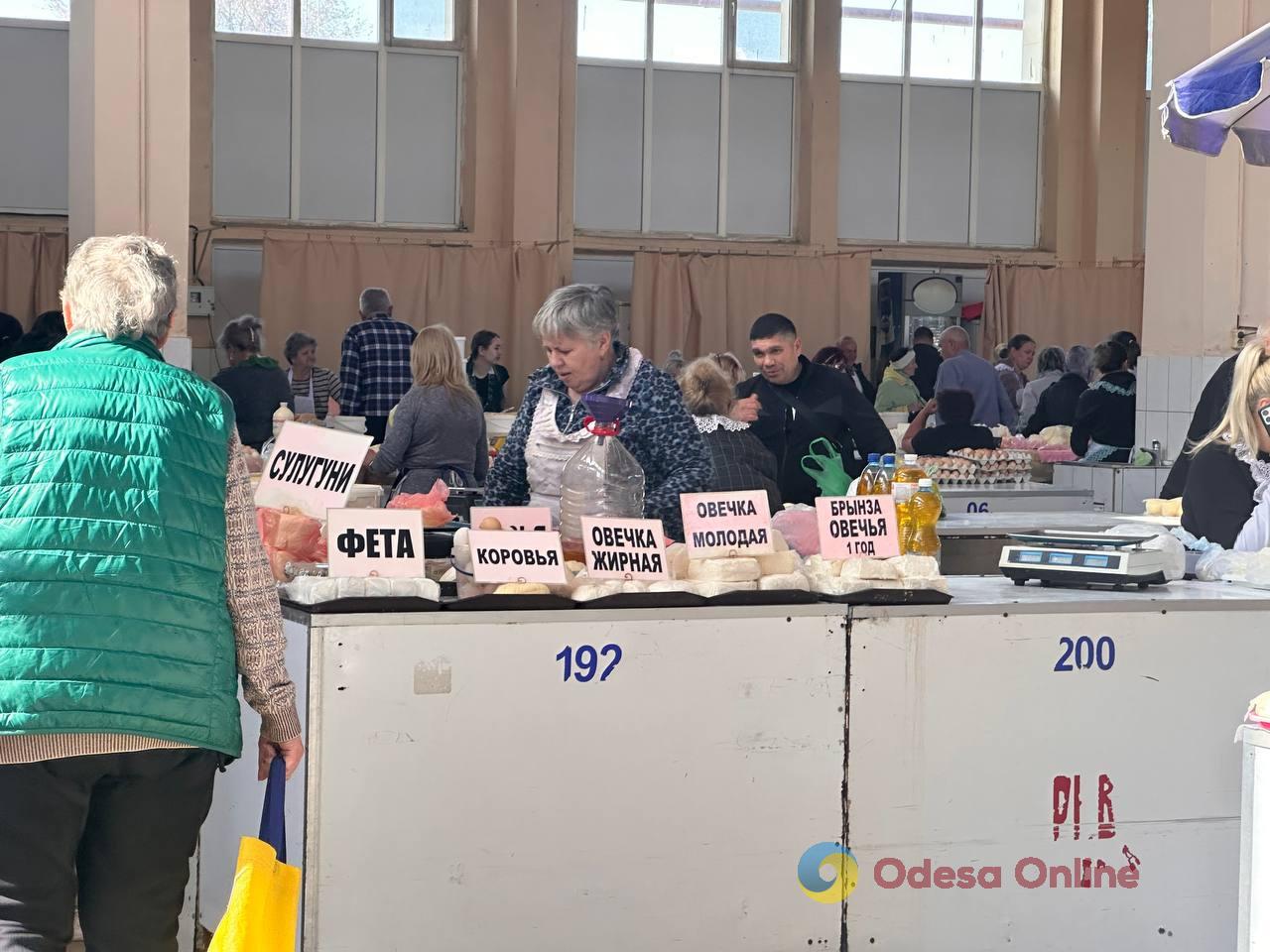 Абрикосы, зелень и свинина: субботние цены на одесском Привозе