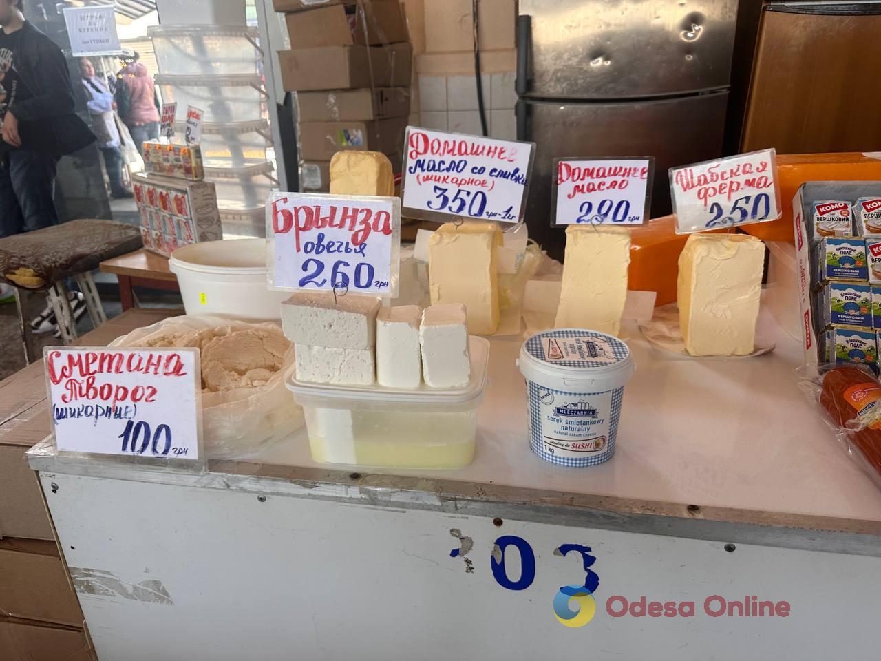Абрикосы, зелень и свинина: субботние цены на одесском Привозе