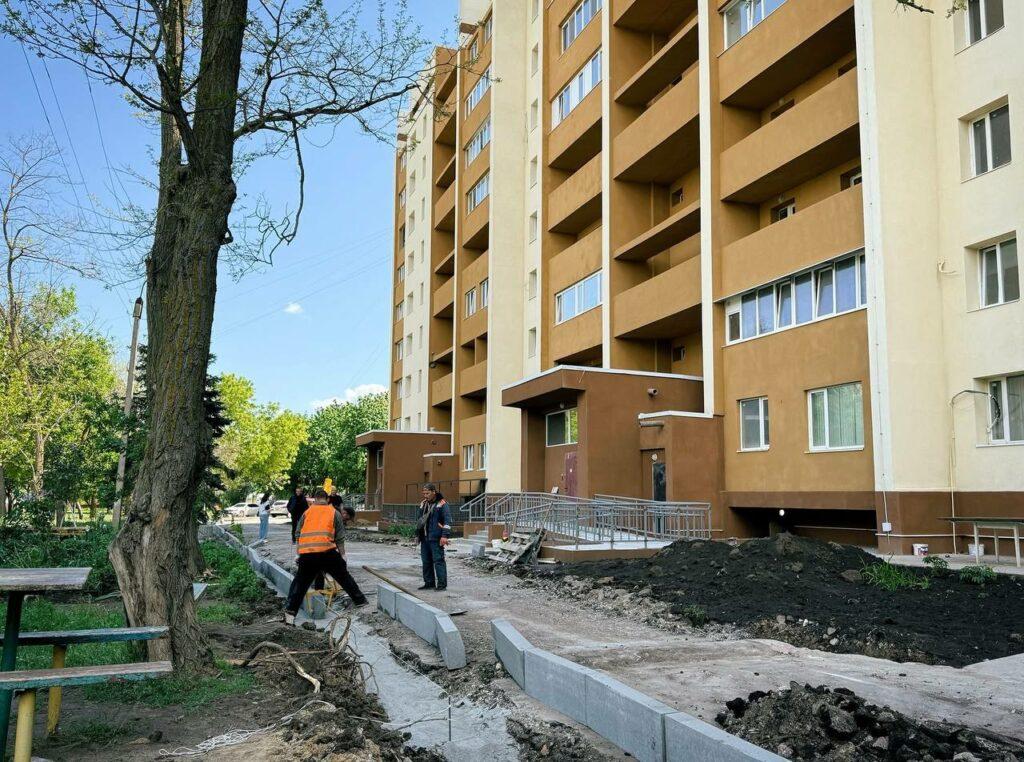 Відновлення Одещини: відбудова пошкодженого після російської атаки будинку майже завершена