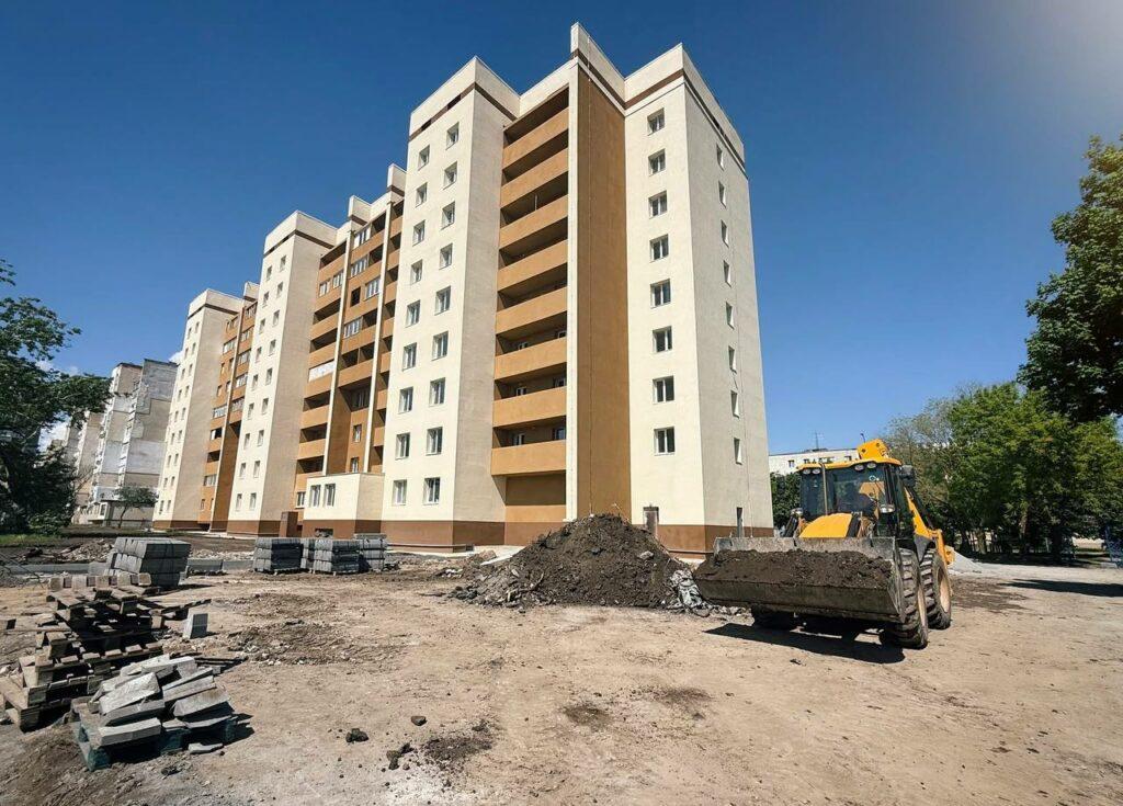 Відновлення Одещини: відбудова пошкодженого після російської атаки будинку майже завершена