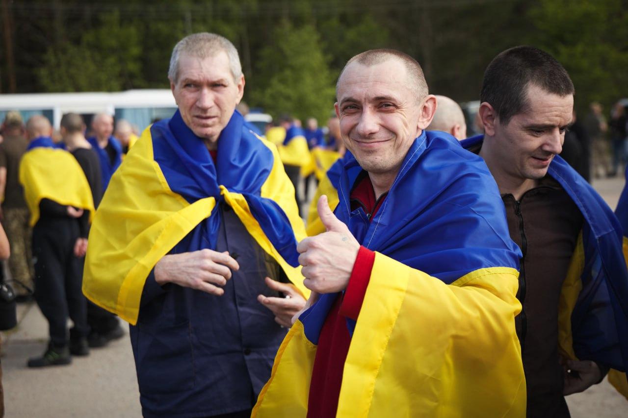 Україна та РФ провели перший етап обміну полоненими «1000 на 1000» Україна та РФ провели перший етап обміну полоненими «1000 на 1000»